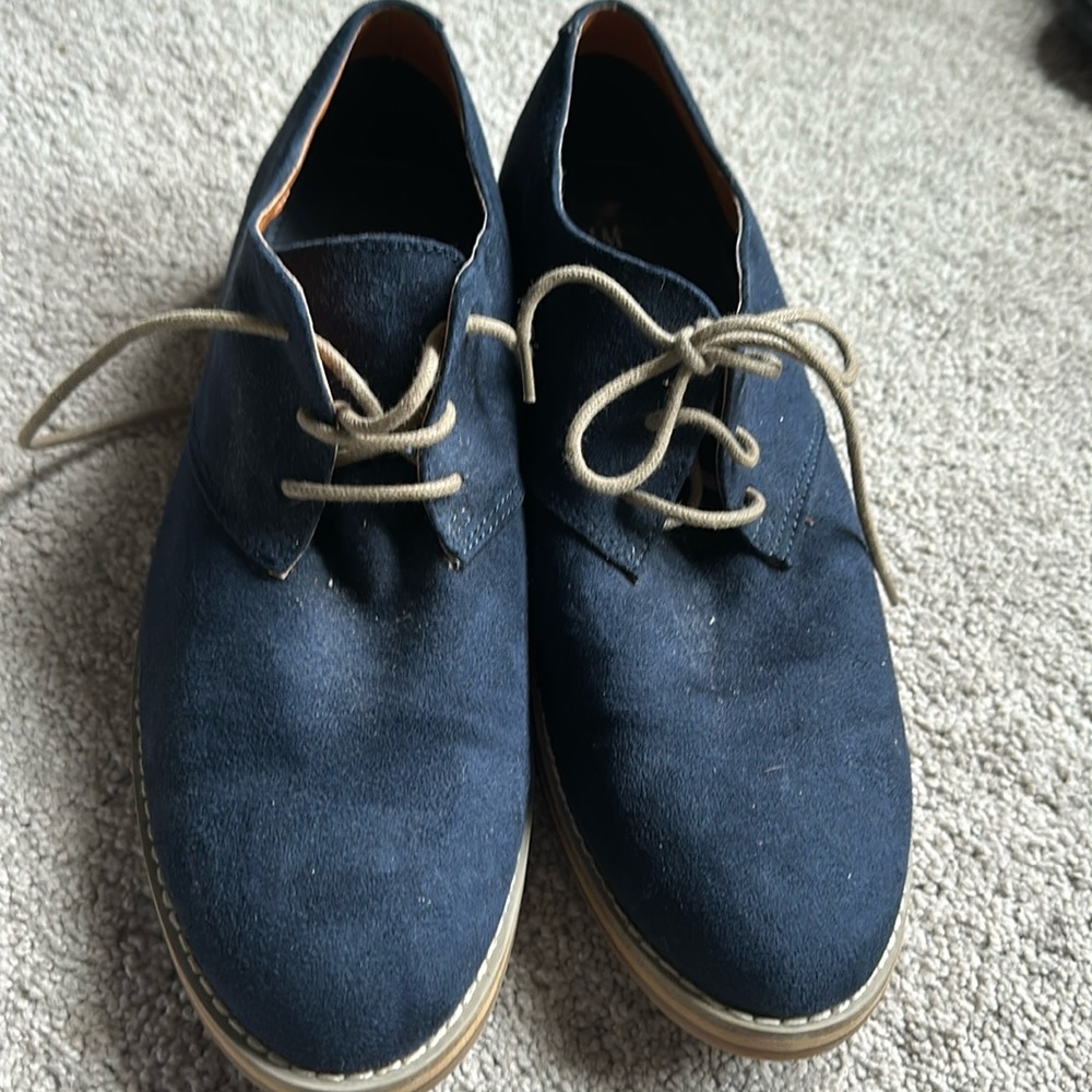 H&M blue faux suede men’s shoe. Size 9